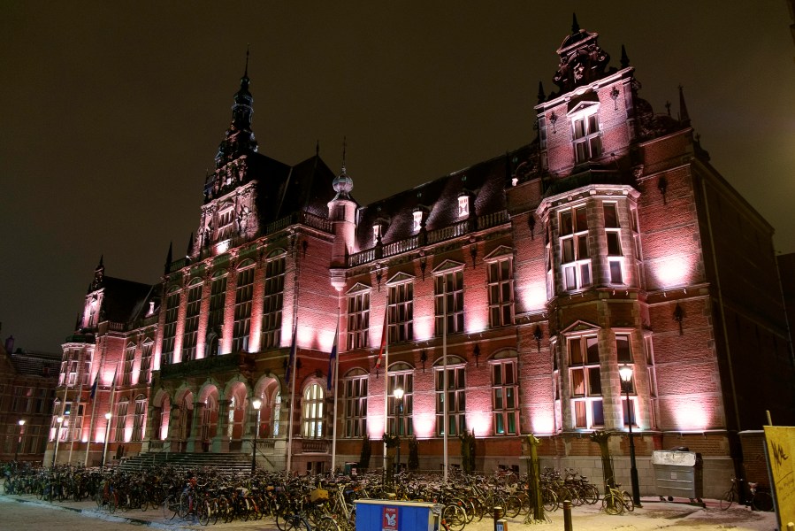 Academiegebouw_Groningen_bij_avond.jpg