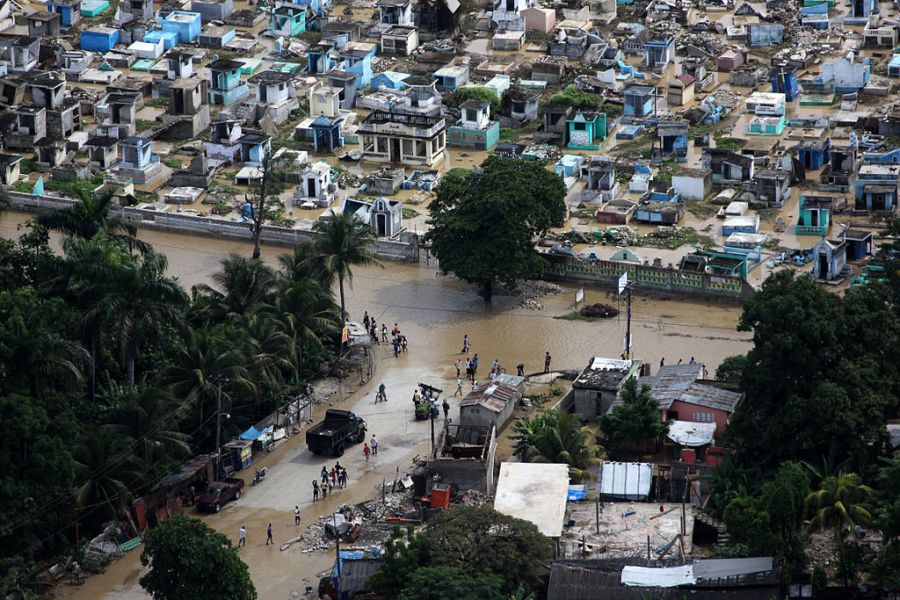1024px-flickr_-_dvidshub_-_uss_iwo_jima_assists_haiti_after_hurricane_tomas