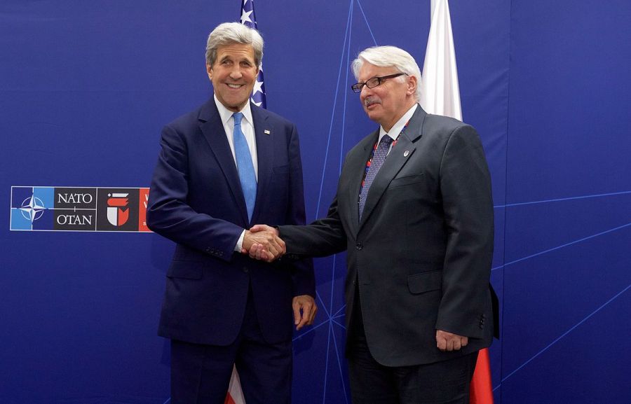 1200px-secretary_kerry_shakes_hands_with_polish_foreign_minister_waszczykowski_before_a_bilateral_meeting_at_the_national_stadium_in_wars